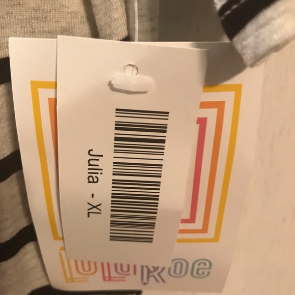 Dresses - Picture 3 of 4